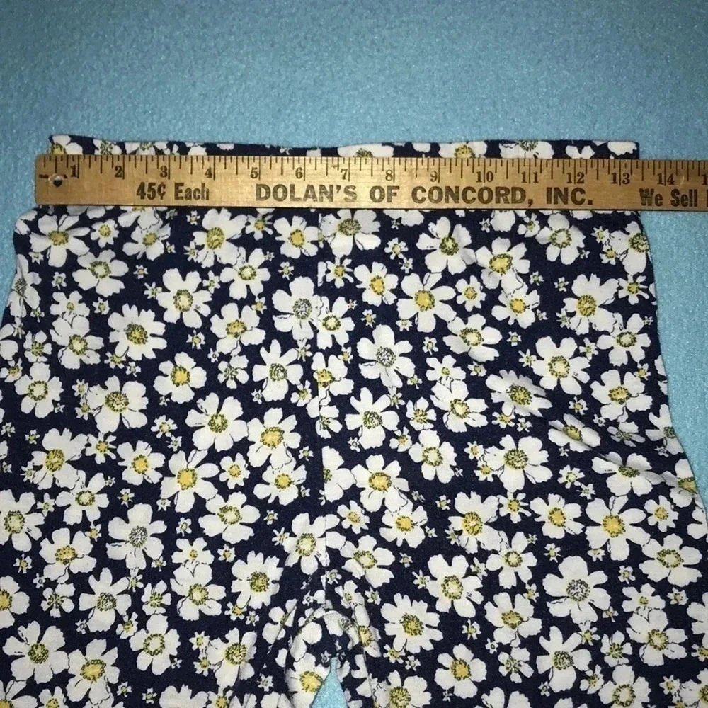 SHEIN floral daisy print pull on stretchy shorts size M Host Pick🎉🎉🎉